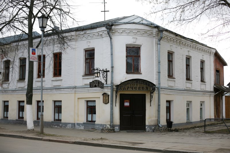 Старый европейский дом с харчевней и спальнями